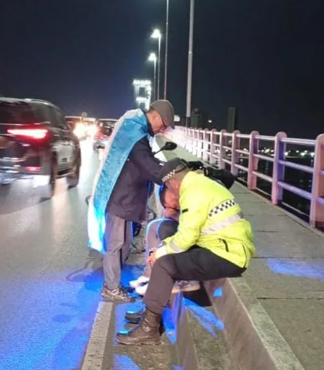 Impidieron que un hombre se arroje del Puente General Belgrano