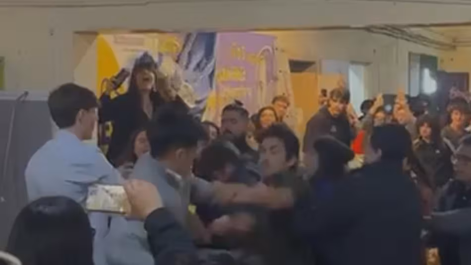 Batalla campal en la Facultad de Derecho de la UBA: estudiantes peronistas y libertarios se agarraron a trompadas
