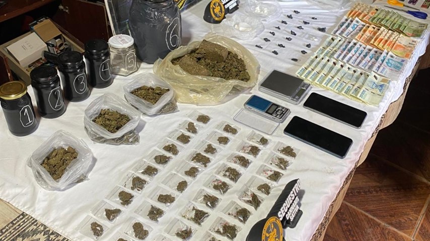 Insólito operativo en Gancedo: Se  secuestraron drogas y meteoritos