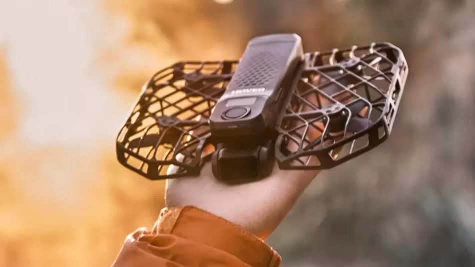 Los “drones de bolsillo” llegan a Argentina: cómo son, por qué no necesitan control remoto y cuál es su precio