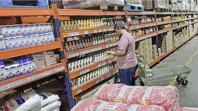 El Gobierno eliminó 71 regulaciones al comercio para “simplificar las relaciones de consumo”