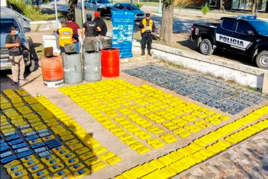 Cae ex gendarme y 8 narcos en Santiago con más de 60 kilos de cocaína en 3 camionetas