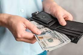 Sueldos en dólares: Aumenta el número de  trabajadores que eligen cobrar su salario en moneda extranjera