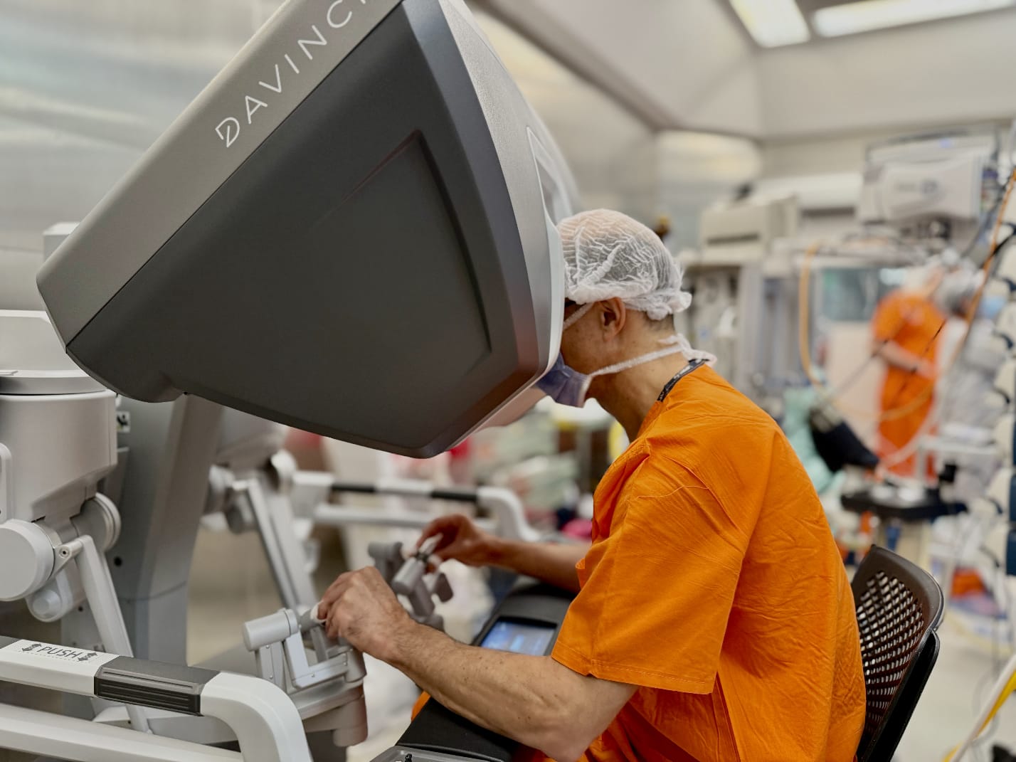 La Fundación Favaloro realizó el primer bypass coronario asistido por robot del país